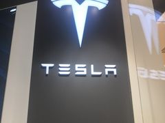 -TESLA 特斯拉(上海太古汇体验店)