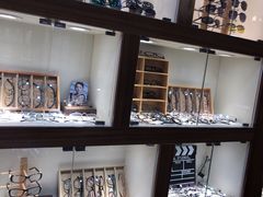 -三叶眼镜城批发市场(上海火车站店)