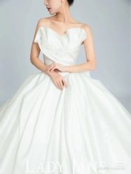 -Lady  Jane高端婚纱礼服馆