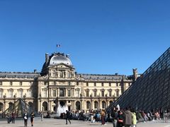 -乐蓬马歇百货公司(Rive Gauche)
