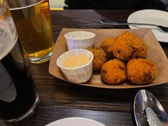 炸手撕猪肉球-瑞食酒馆 La Taverne Suisse