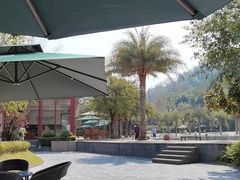 -腾冲洞山温泉村