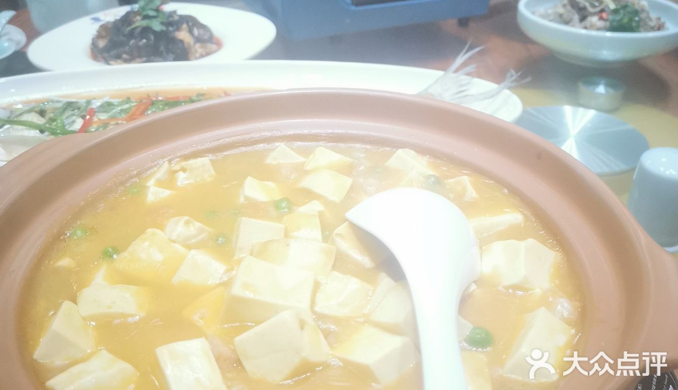 兴福镇“幸福镇”上的餐饮珍珠