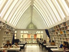 -钟书阁(松江泰晤士小镇店)