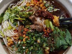 -爆炸头阿姨小四川正宗川味小吃(无任何分店)