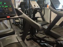 -思迈威健身(积玉桥万达店)