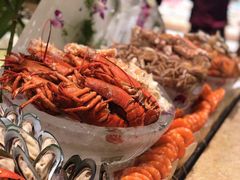 -大中华希尔顿酒店-念自助餐·嗨啤·小龙虾