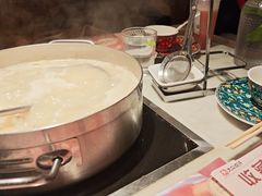 -尚尚仙·酸汤猪手·猪肚鸡火锅(华联万柳购物中心店)