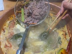 -洱火云南酸菜牛肉火锅(石景山当代商城店)