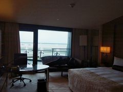 -上海滴水湖皇冠假日酒店