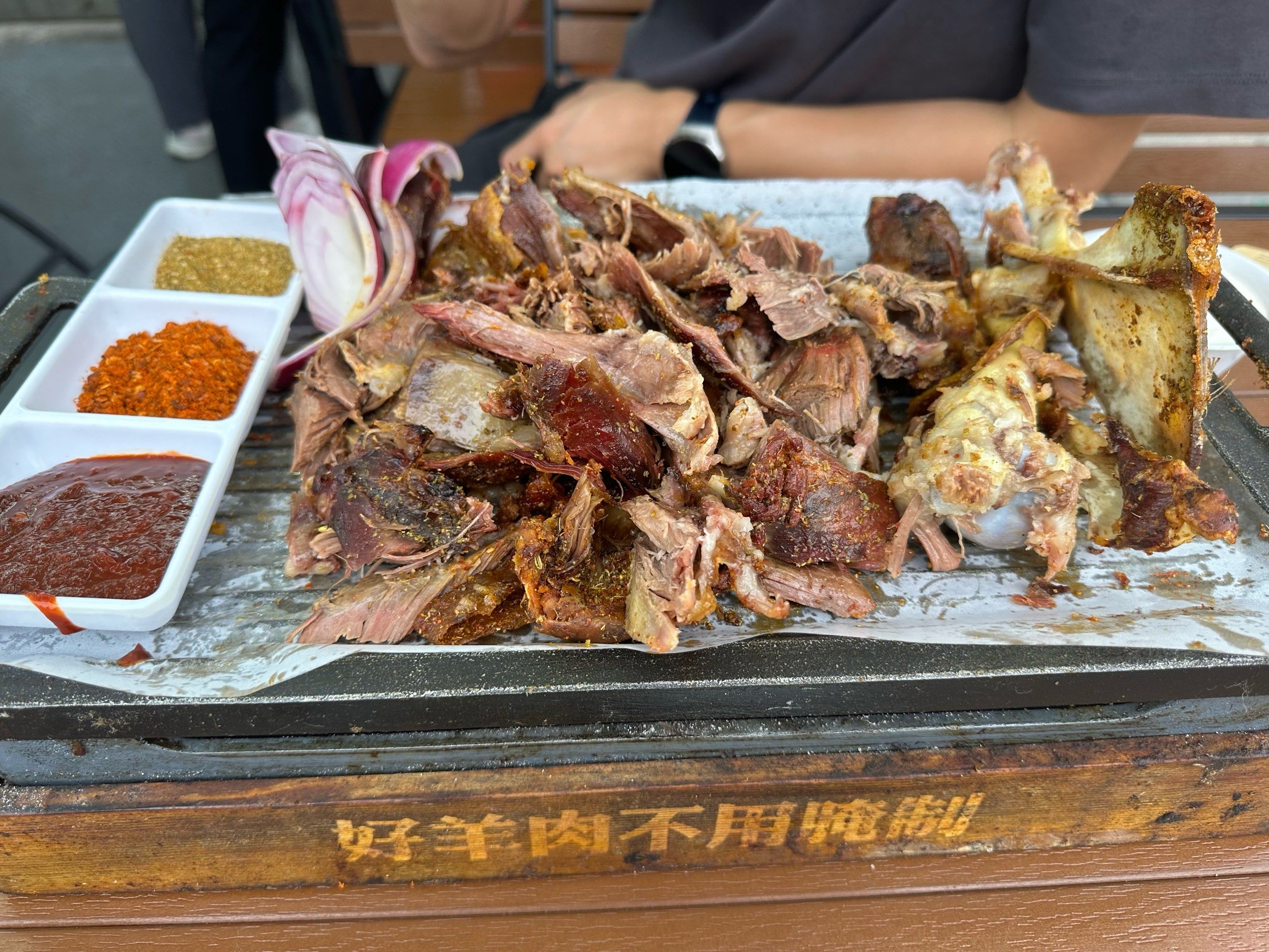 去草原必吃的烤羊腿