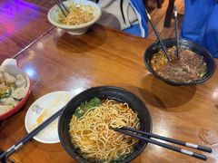 -爆炸头阿姨小四川正宗川味小吃(无任何分店)