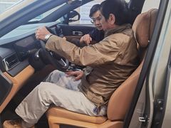 -理想汽车(世纪汇店)