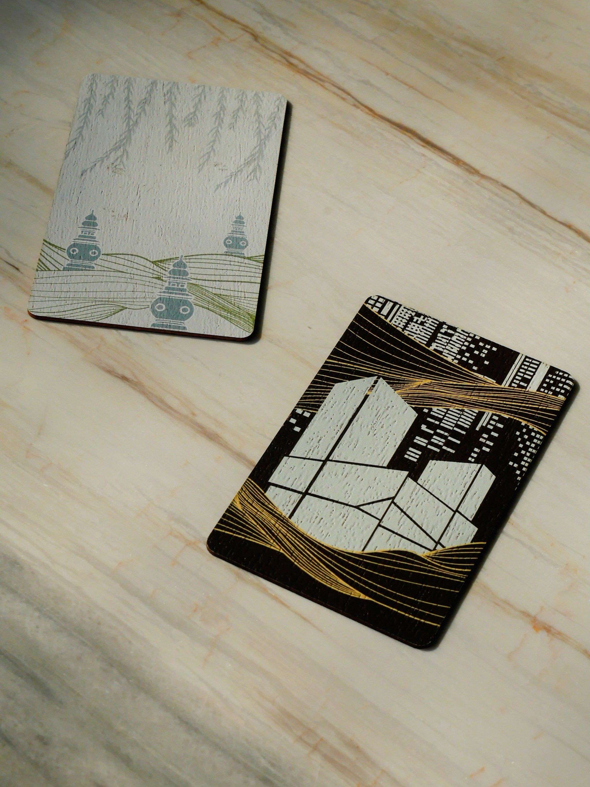 酒店的房卡目前有三潭映月和杭州中心两种设计,一古一今,相互映照