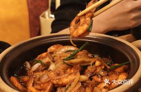 Stir-fried Garlic Shrimp in Clay Pot