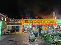 -布尔津河堤夜市