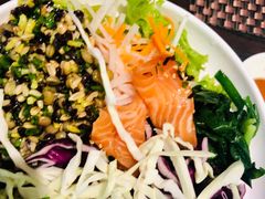 缤纷三文鱼色拉-TAMATI(巴黎贝甜韩式西餐厅店)