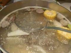 招牌牛骨清汤锅-宴全牛粤来越牛潮汕鲜牛肉火锅(海州万达广场店)