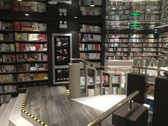 -钟书阁(群光广场店)