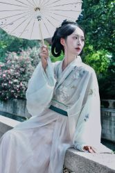-一揽芳华汉服旗袍体验馆(拙政园店)