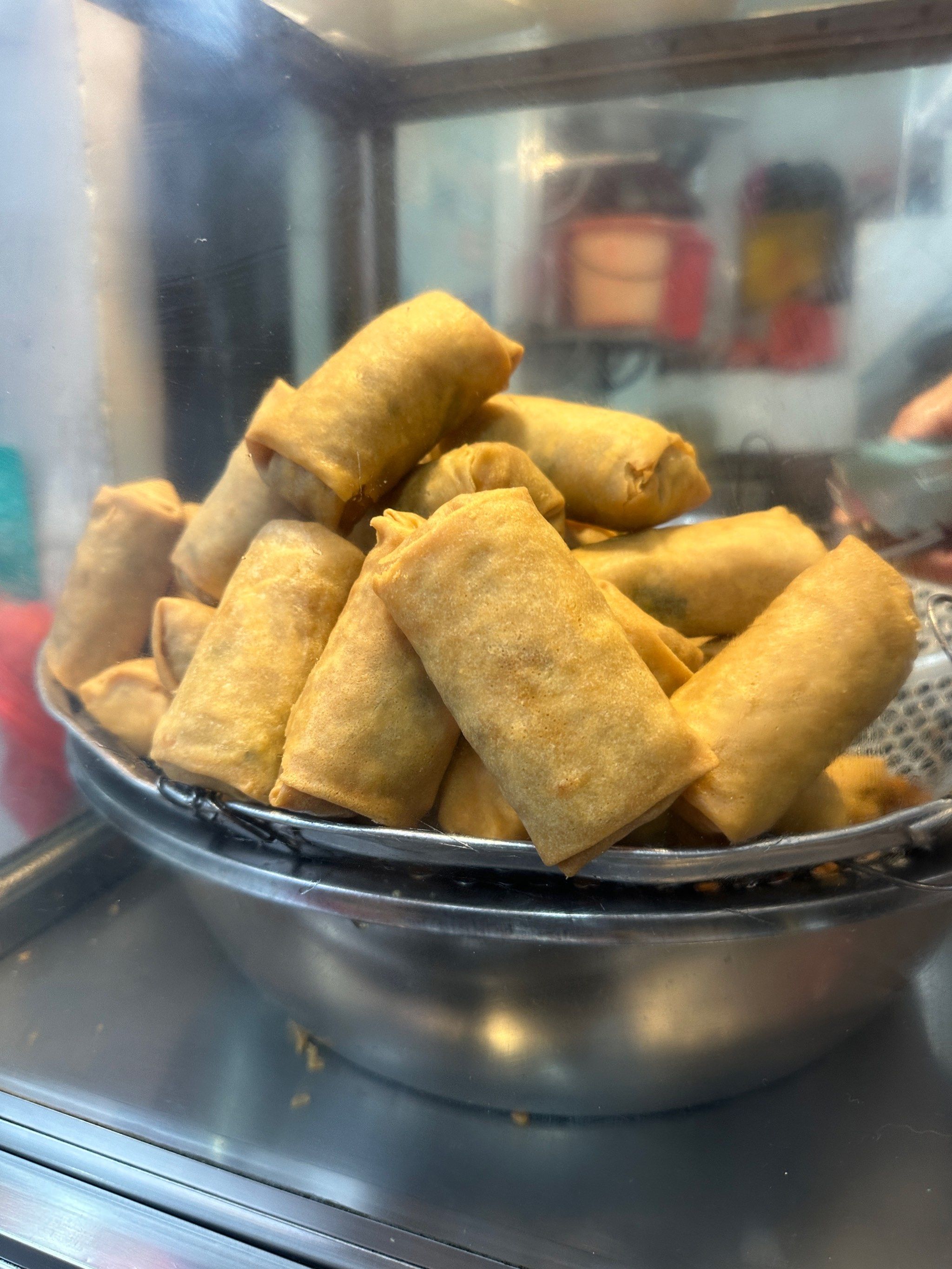 笋粿还不错,內馅饱满,就是皮有点厚;春卷