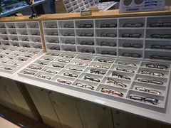 -MiRi眼镜连锁·蔡司·尼康控优点合作店(莘庄店)