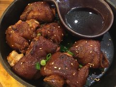 个旧烤猪蹄-云海肴·汽锅鸡·云南代表菜(东坝金隅店)