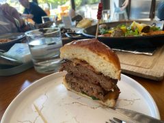 双层牛肉培根超浓芝士汉堡-The Rug Cafe(王府中环店)