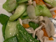 丝瓜炒箘菇竹笙-秦皇食府