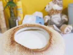 -志龙皇冠吃货椰子铺