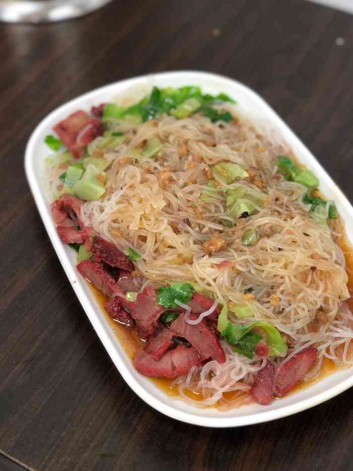 云髻山肠粉店-"这是一家早上吃肠粉要排20分钟队的店,咋.
