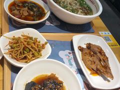 -呷佬·长沙手工米粉(金沙江路店)