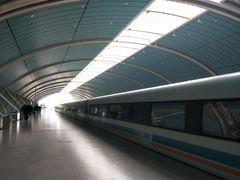 -龙阳路磁悬浮列车总站-停车场