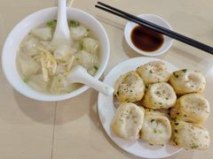 小吃组合（小馄饨配生煎）-老西白点心店