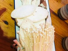 -野山舂·贵州现舂酸汤火锅(鸿通城店)