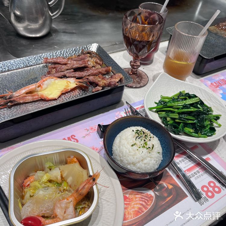 来店里吃个中午的工作餐！也就点了这些菜！好吃