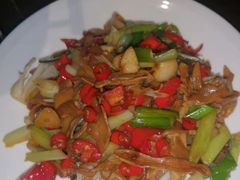 -东口码头·烧鸽子·鱼头泡饼·地方菜(金鹰悦城店)