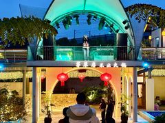 -茅草房·河畔园林火锅