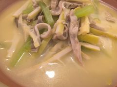-侬佳蒸菜馆(听潮店)