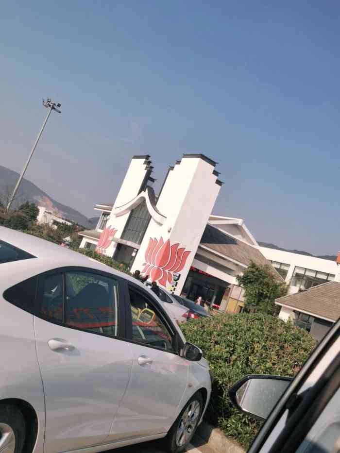 九华山服务区-停车场-"从黄山屯溪做长途车到合肥过境九华山,车在.