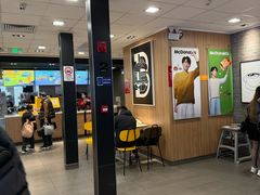 -麦当劳(上海虹桥站30B检票口楼上)