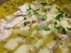 酸菜黑鱼煲-胖哥俩肉蟹煲(湖滨银泰in77店)