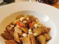酸梅杏鲍菇闷茄子-宝丽轩中餐厅BAOLIXUAN