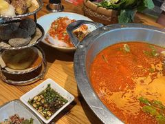 -野山舂·贵州现舂酸汤牛肉(鸿通城店)