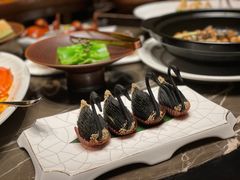 天鹅榴莲酥-海派悦庭·海胆烧麦·新融合菜(凯德广场店)