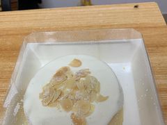 杏仁榴莲流心奶油蛋糕-糕小爱动物奶油生日蛋糕定制(晋江万达店)