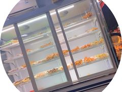 面包甜点陈列柜-为民烧烤吧.自贡爆炒菜(收录10年好店)