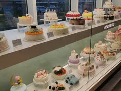 面包甜点陈列柜-阿可米朵动物奶油生日蛋糕(东特店)