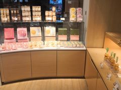 面包甜点陈列柜-好利来(东直门银座店)