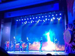 -工人俱乐部剧场杂技表演